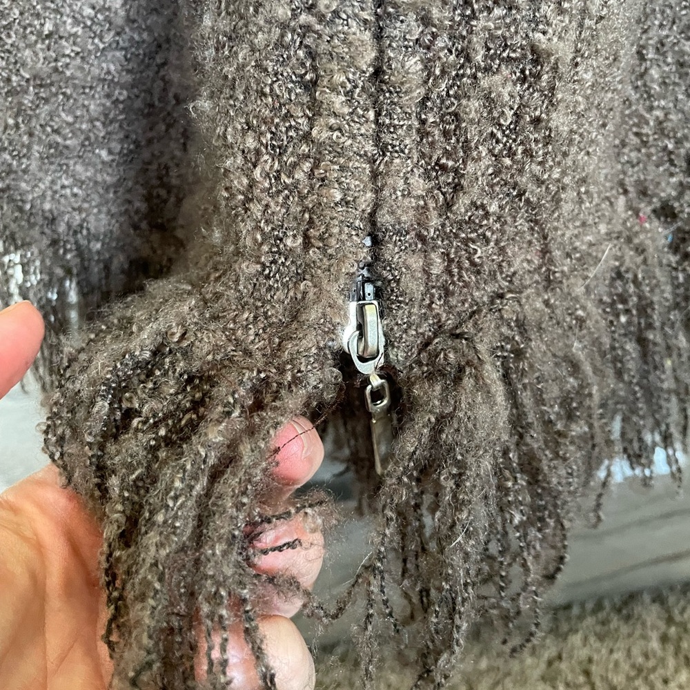 Alyafoi Sweater - Picture 8 of 16